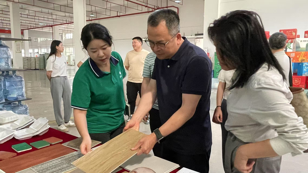 柳州市柳南區領導蒞臨綠樹公司考察調研